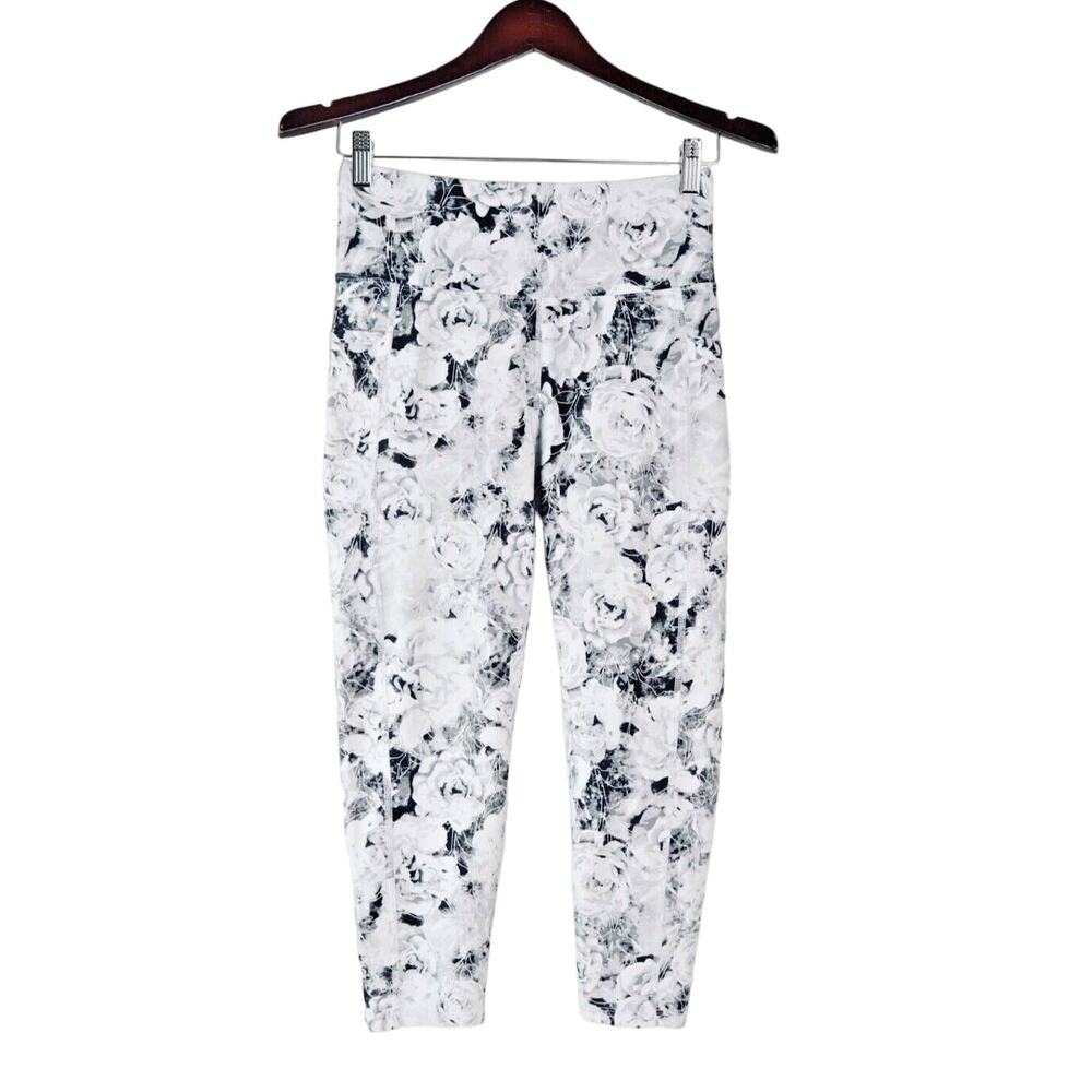 Marika Size M High Rise Crop Leggings Stone Floral Gray MLC0844A - Picture 1 of 8